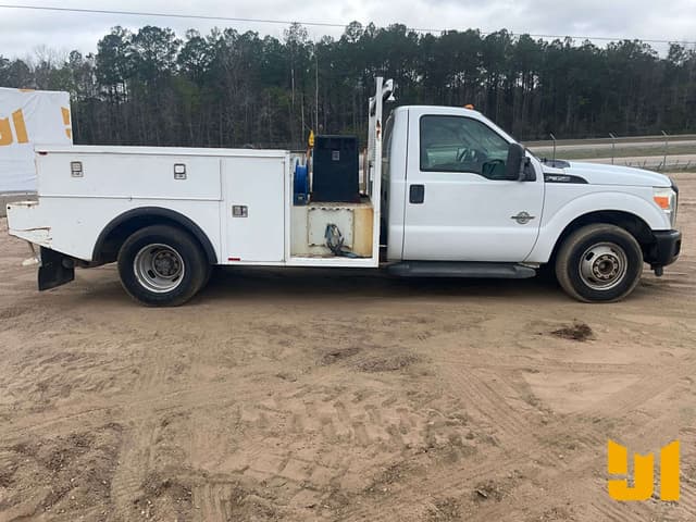 Image of Ford F-350 equipment image 3