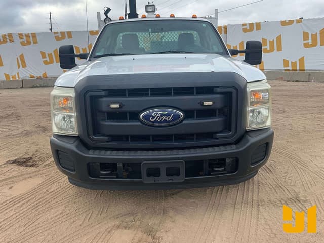 Image of Ford F-350 equipment image 1
