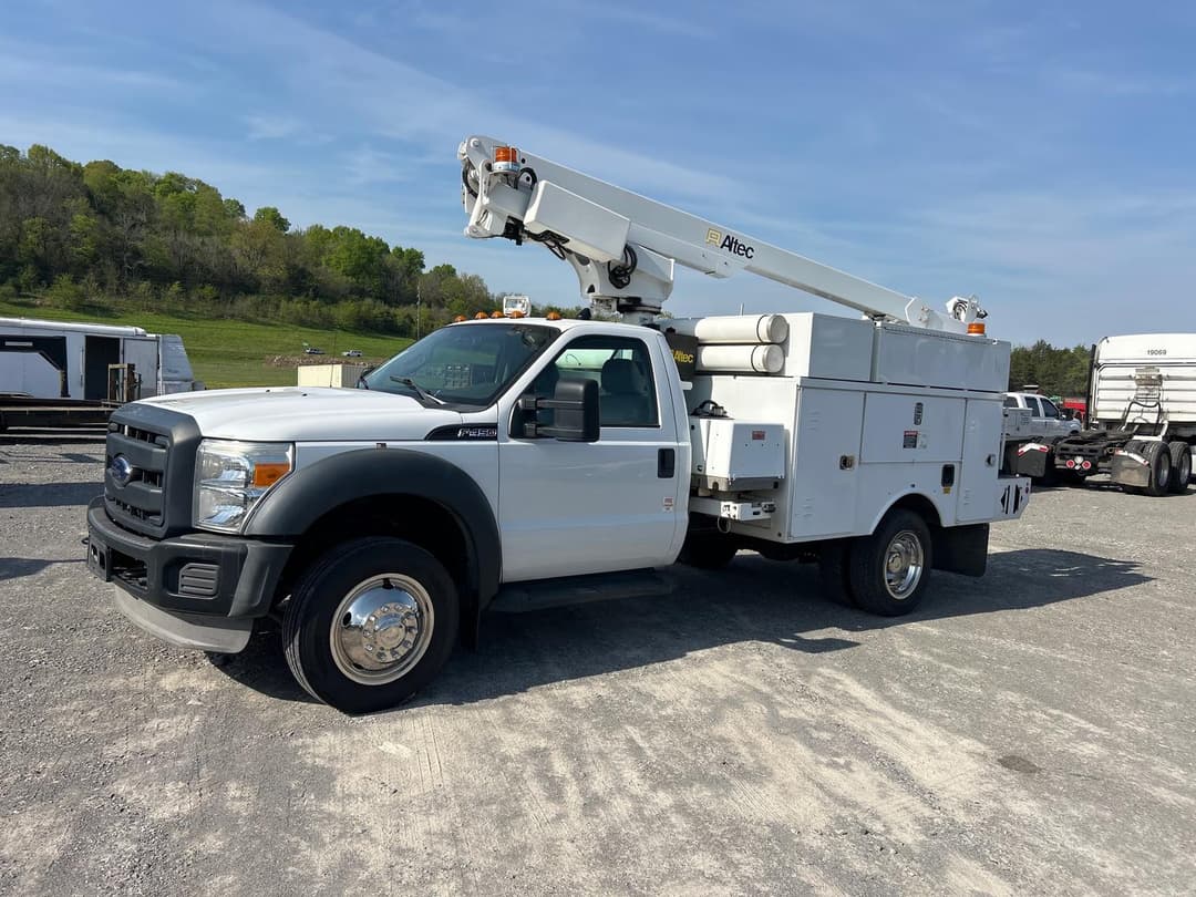 Image of Ford F-450 Primary image