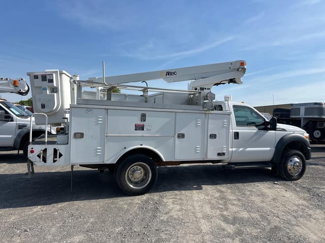 Image of Ford F-450 equipment image 4