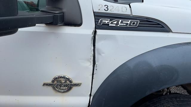 Image of Ford F-450 equipment image 4