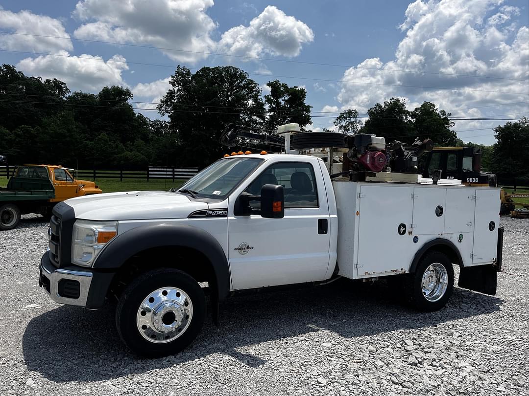 Image of Ford F-450 Primary image