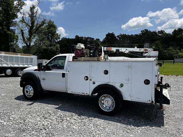 Image of Ford F-450 equipment image 2
