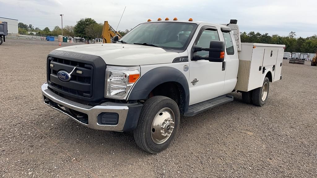 Image of Ford F-450 Primary image