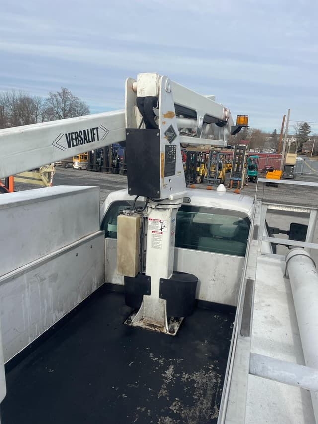 Image of Ford F-450 equipment image 4