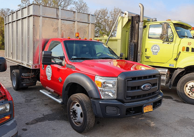 Image of Ford F-550 equipment image 4