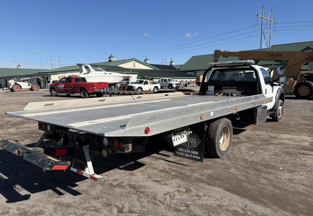 Image of Ford F-550 equipment image 4