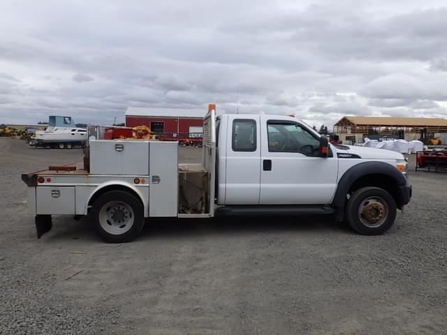 Image of Ford F-550 equipment image 2