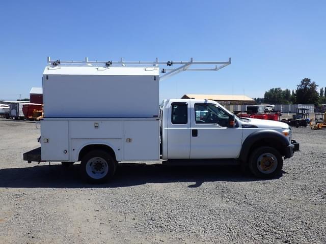 Image of Ford F-550 equipment image 2