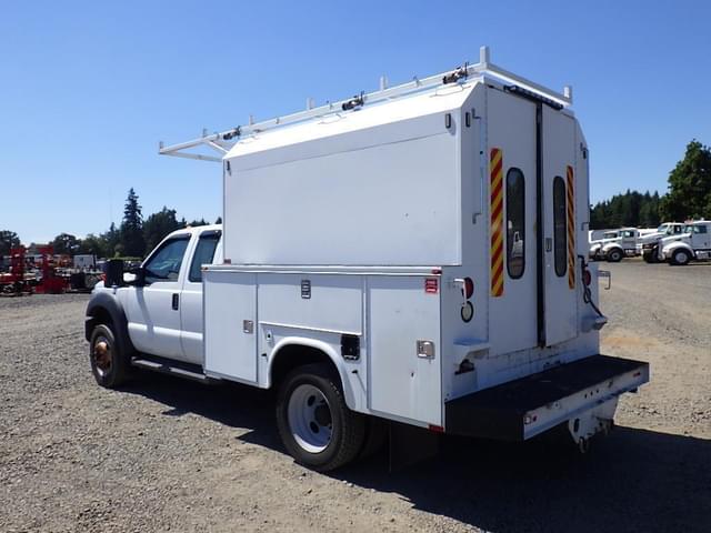 Image of Ford F-550 equipment image 4