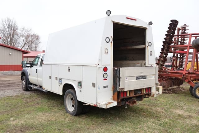 Image of Ford F-550 equipment image 3