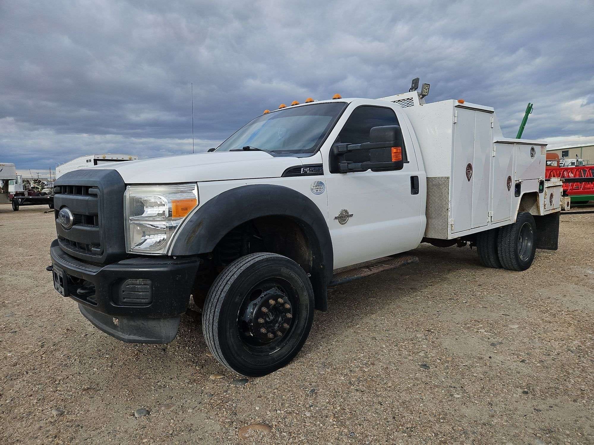 2013 Ford F-550 Equipment Image0