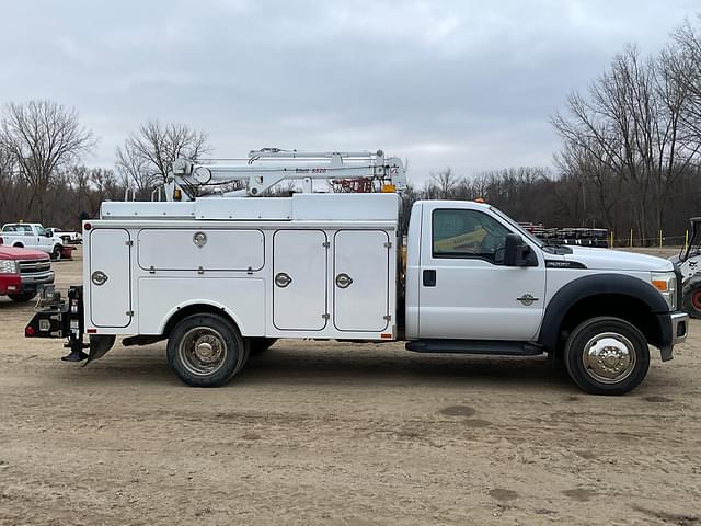 Image of Ford F-550 equipment image 3