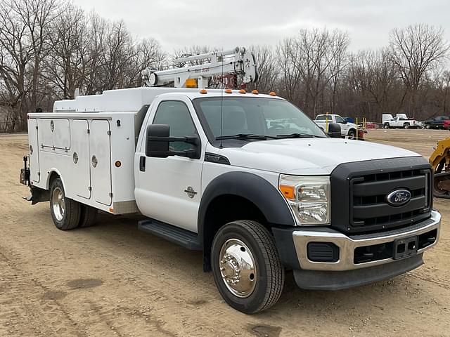 Image of Ford F-550 equipment image 2