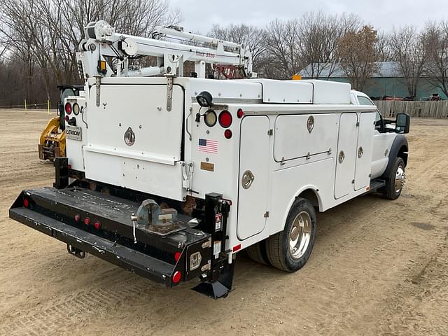 Image of Ford F-550 equipment image 4