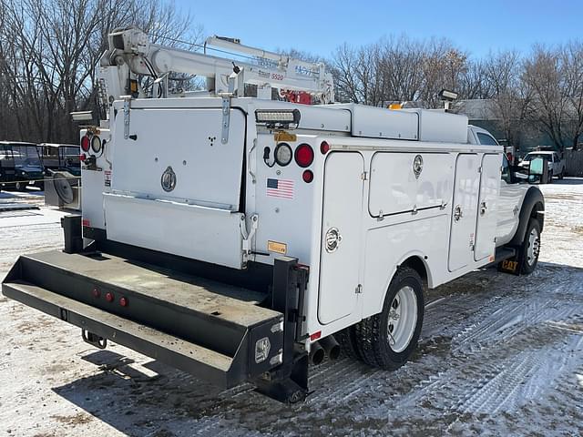 Image of Ford F-550 equipment image 4