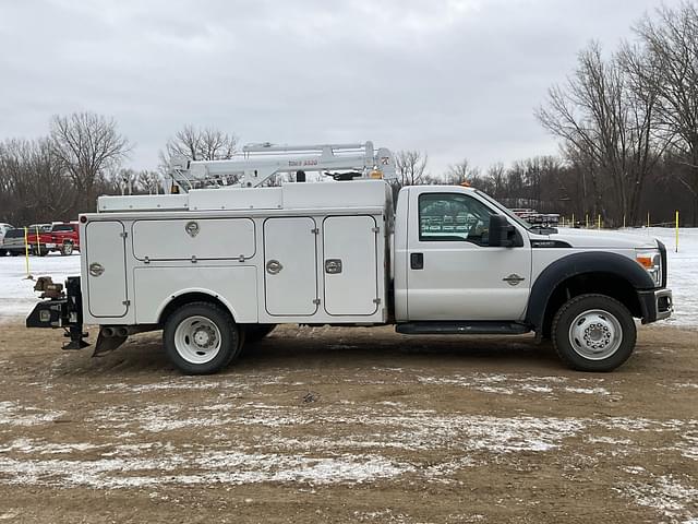 Image of Ford F-550 equipment image 3