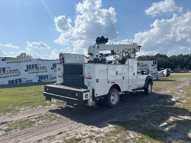 Image of Ford F-550 equipment image 4