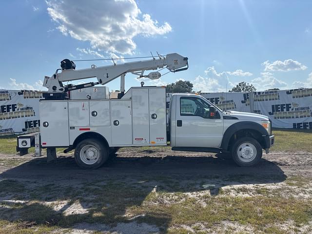 Image of Ford F-550 equipment image 3