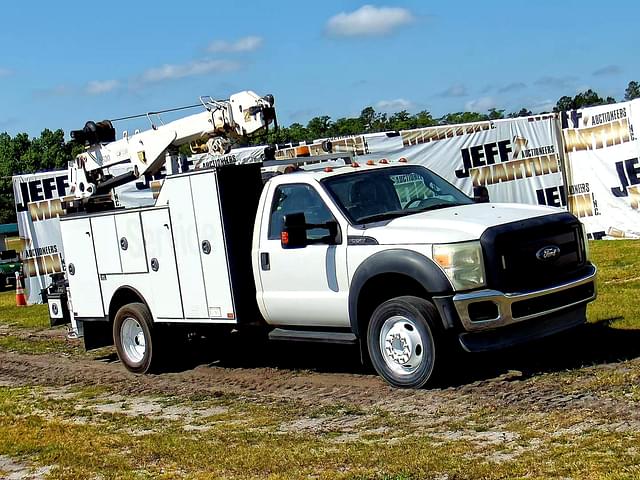 Image of Ford F-550 equipment image 2