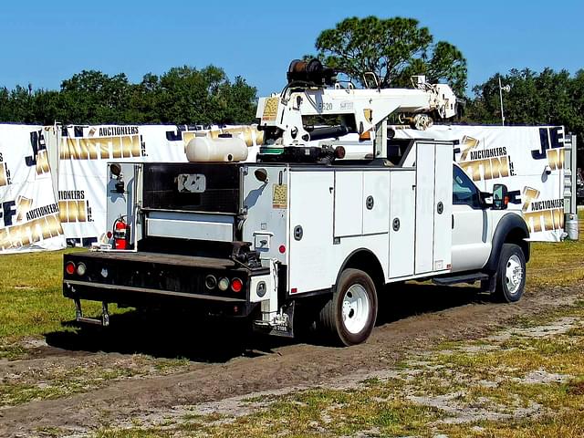 Image of Ford F-550 equipment image 4