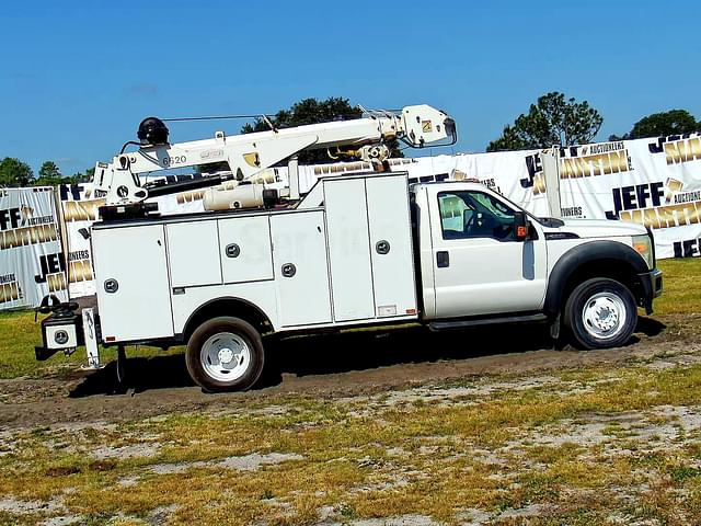 Image of Ford F-550 equipment image 3