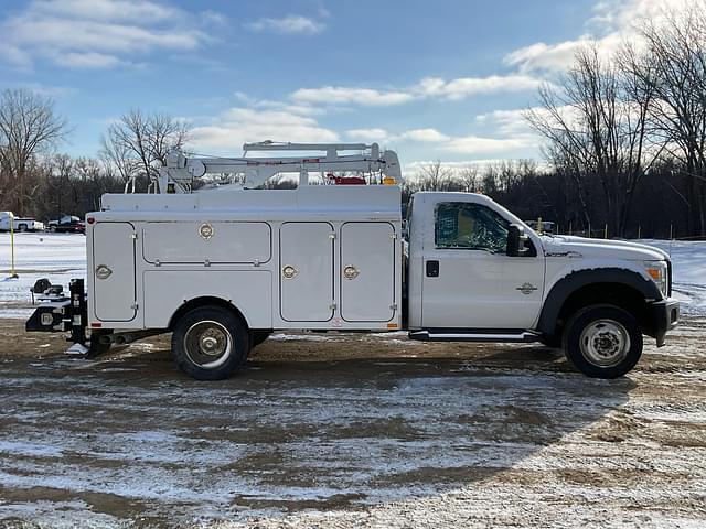 Image of Ford F-550 equipment image 3