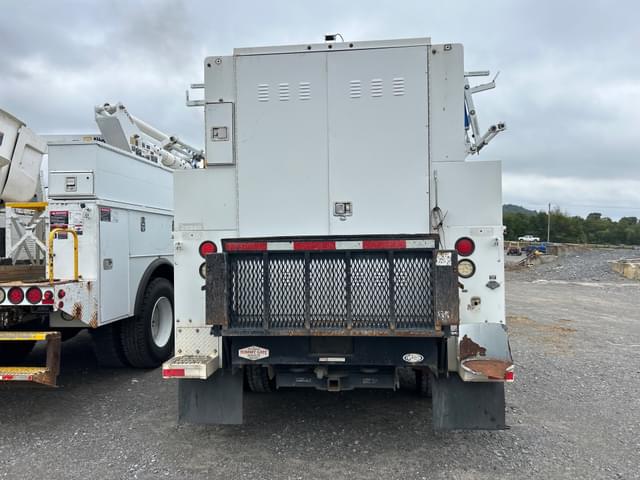 Image of Ford F-550 equipment image 4