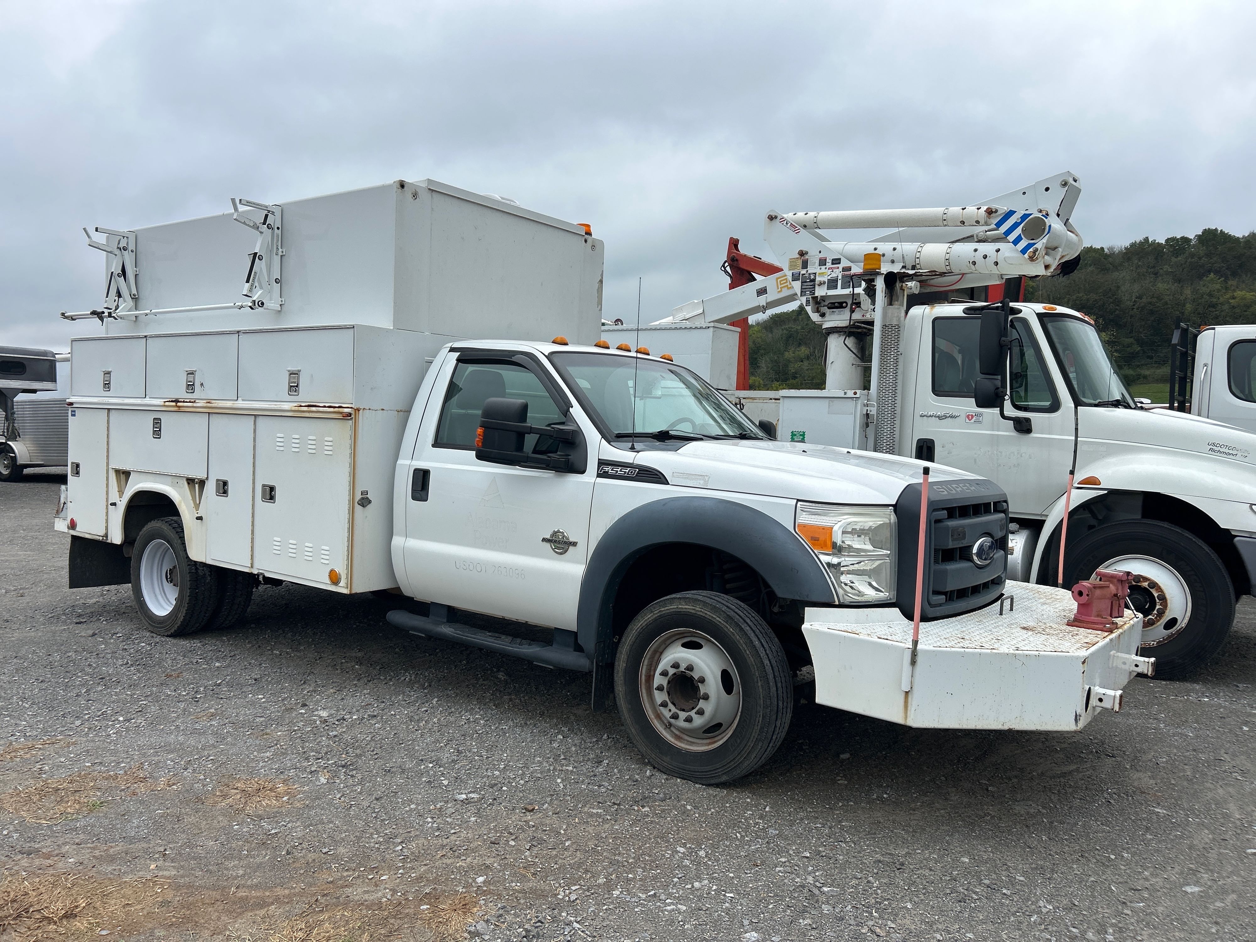 2013 Ford F-550 Equipment Image0