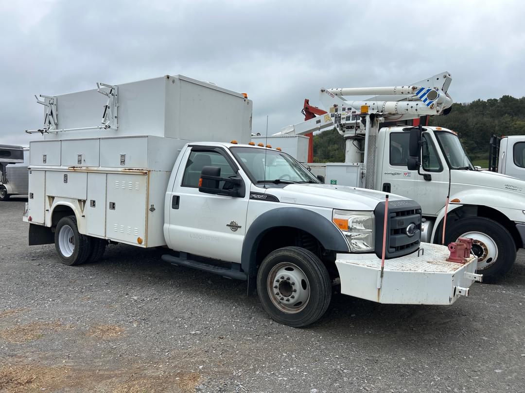 Image of Ford F-550 Primary image