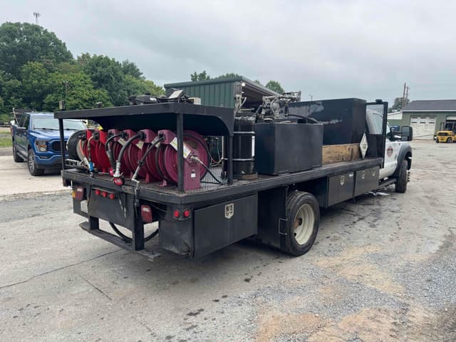Image of Ford F-550 equipment image 4