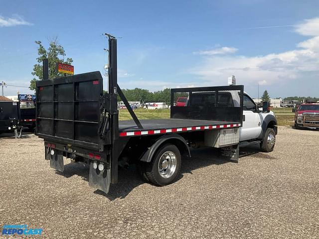 Image of Ford F-550 equipment image 4