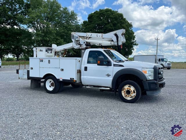 Image of Ford F-550 equipment image 3