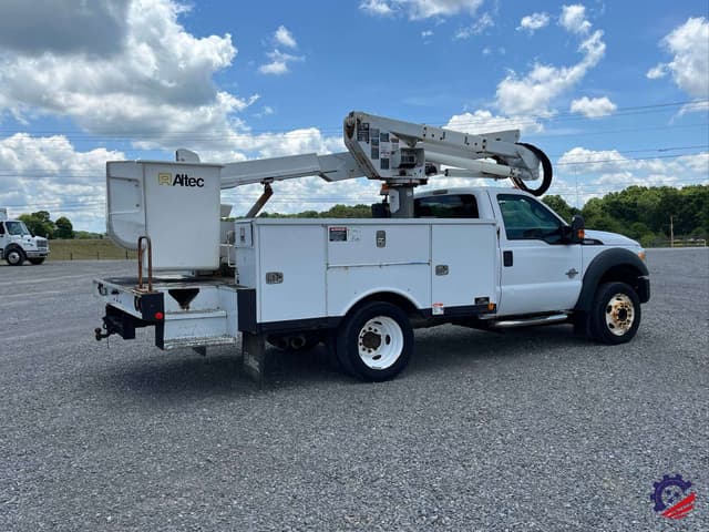 Image of Ford F-550 equipment image 2
