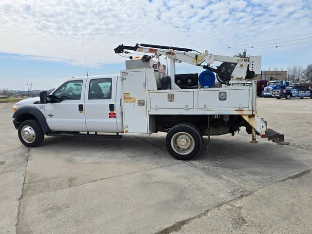Image of Ford F-550 equipment image 3