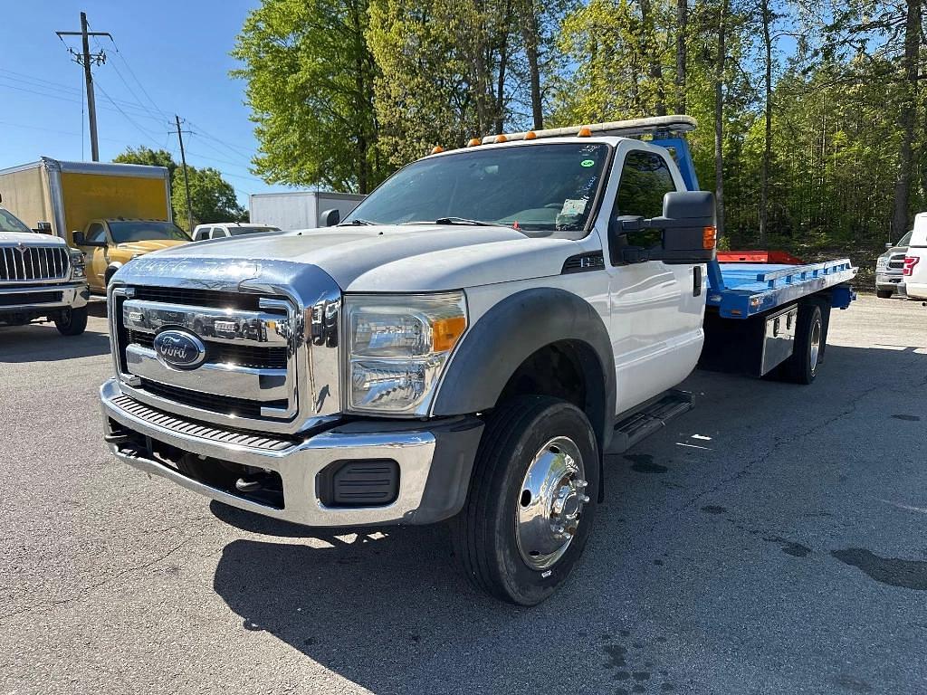 Image of Ford F-550 Primary image
