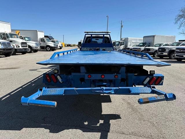 Image of Ford F-550 equipment image 3