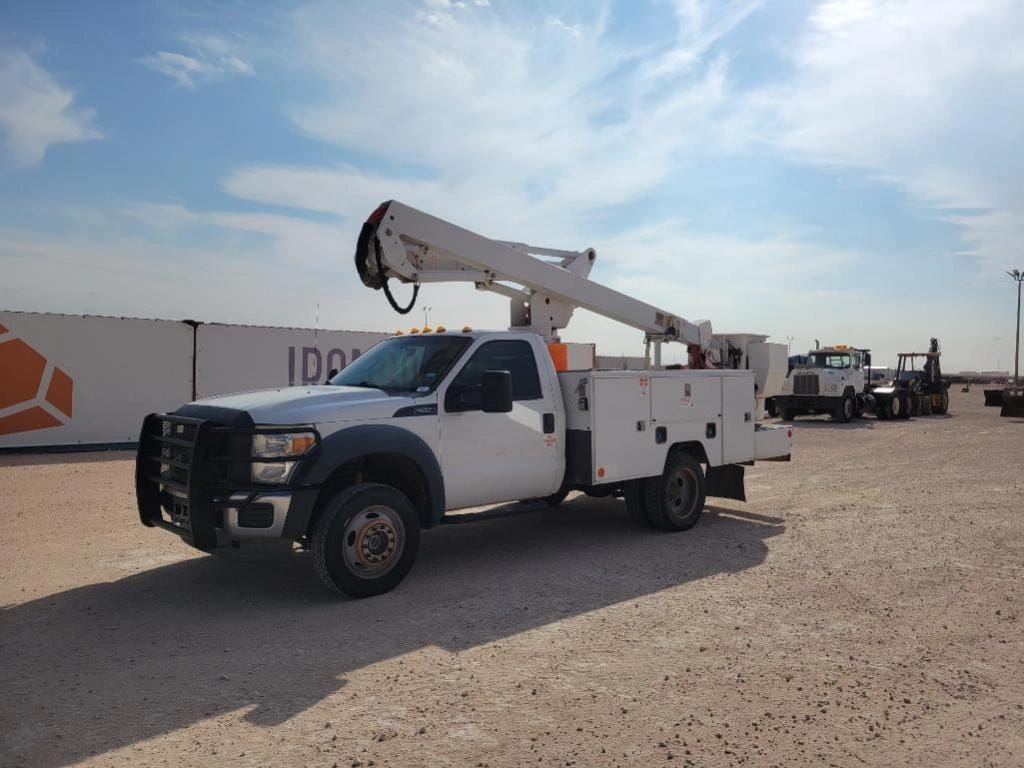 2013 Ford F-550 Equipment Image0