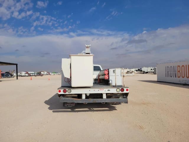Image of Ford F-550 equipment image 3