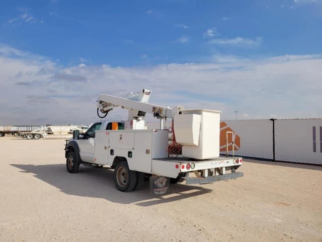 Image of Ford F-550 equipment image 2