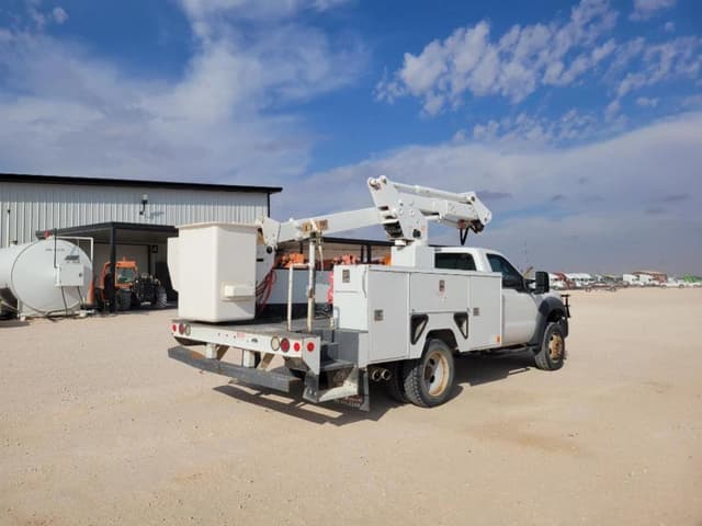 Image of Ford F-550 equipment image 4