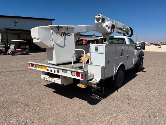 Image of Ford F-550 equipment image 4