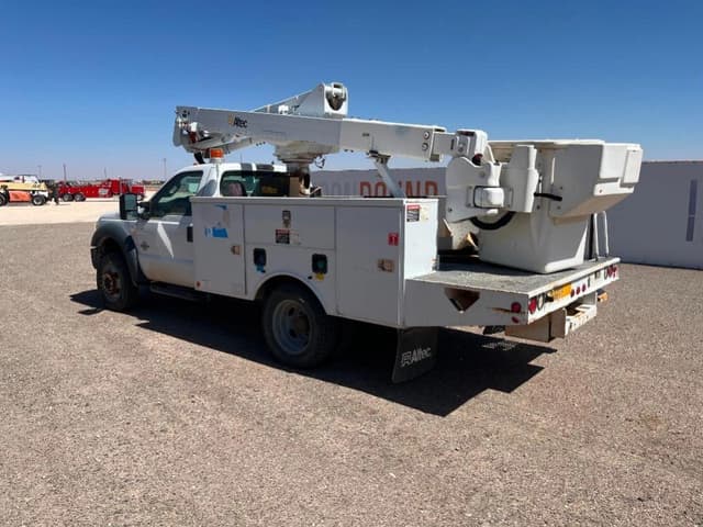 Image of Ford F-550 equipment image 2