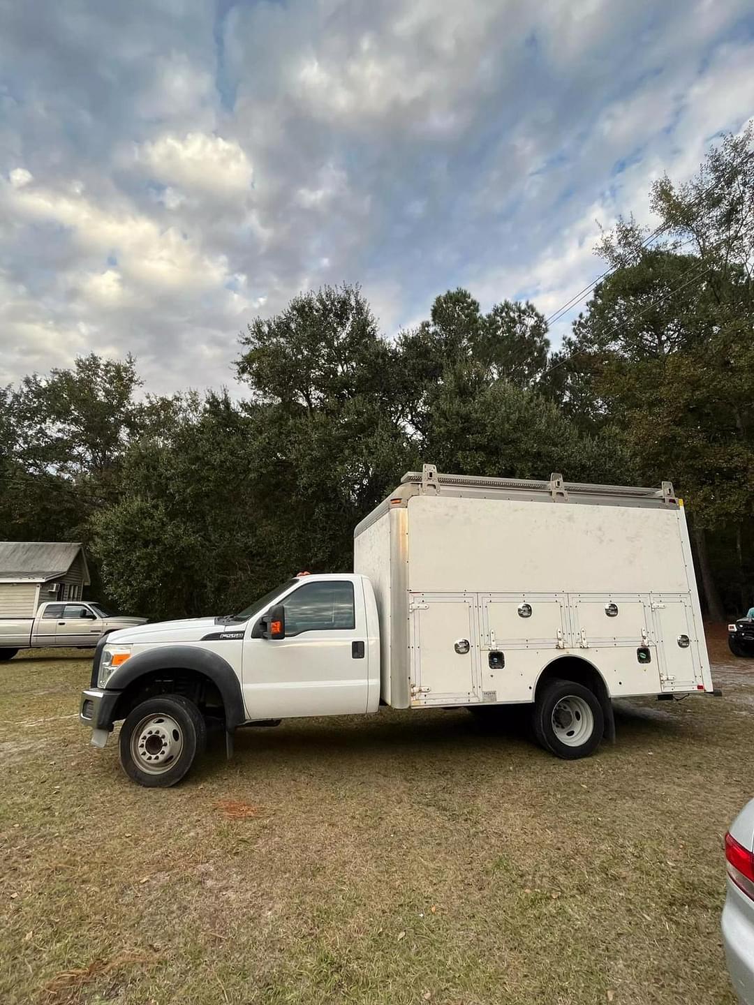 Image of Ford F-550 Primary image