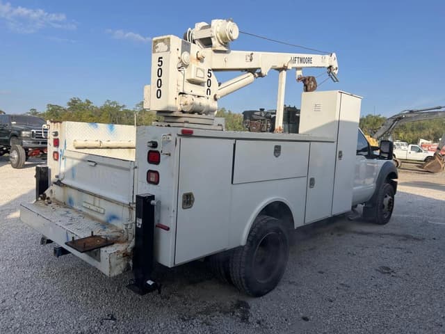 Image of Ford F-550 equipment image 3