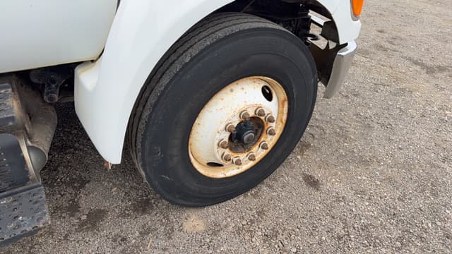 Image of Ford F-650 equipment image 3