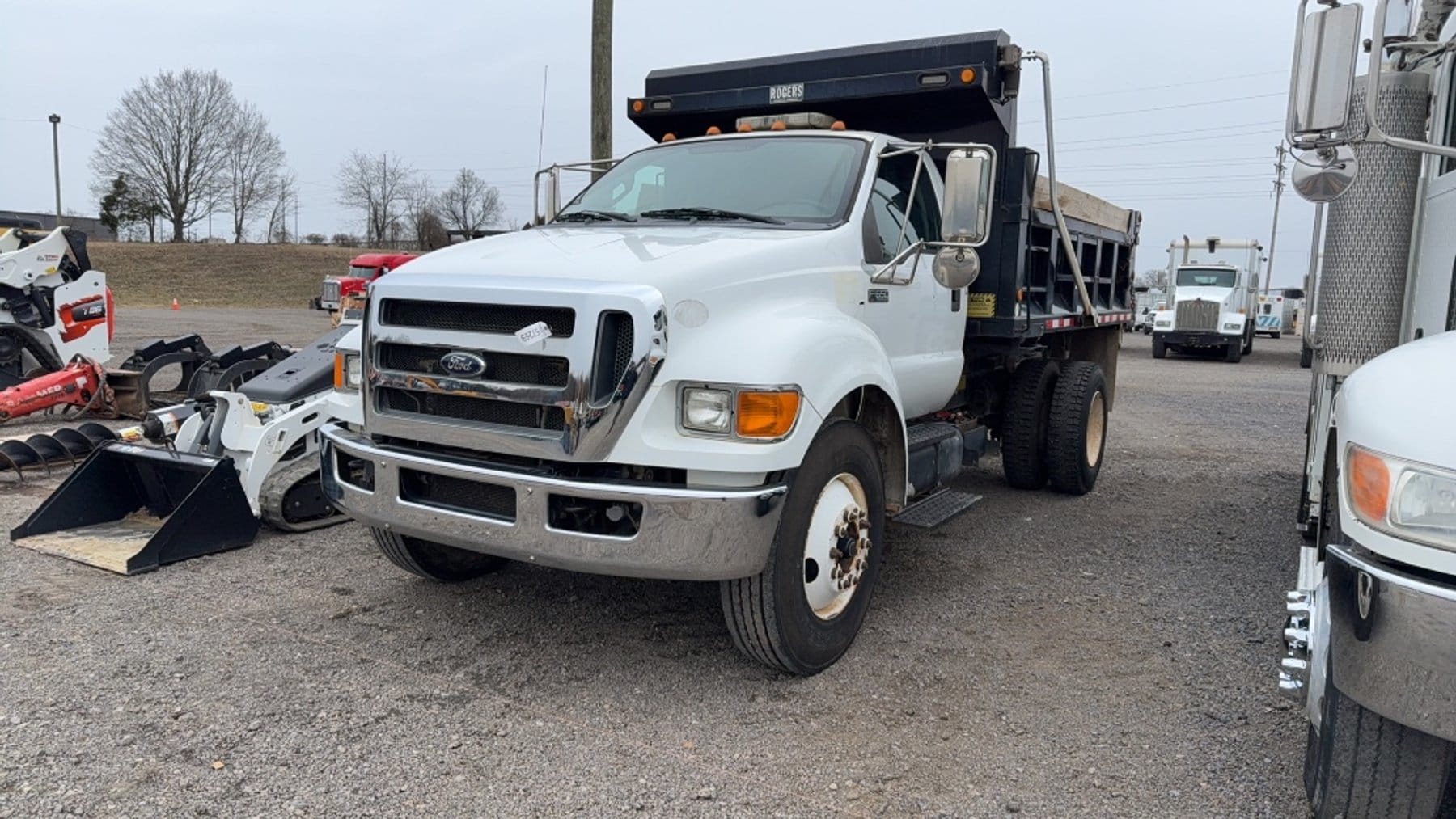 2013 Ford F-650 Equipment Image0