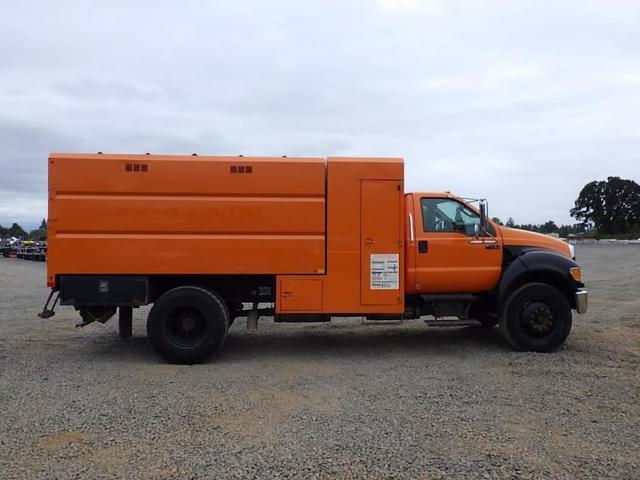Image of Ford F-750 equipment image 2