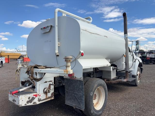 Image of Ford F-750 equipment image 2
