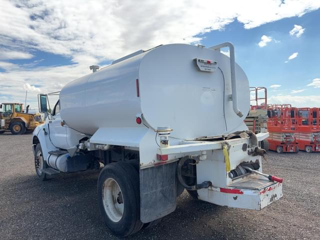 Image of Ford F-750 equipment image 1